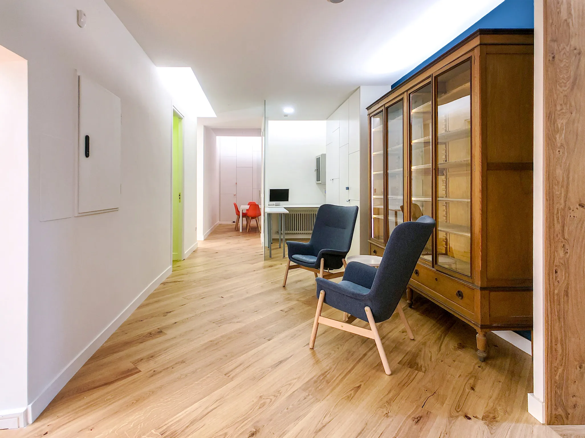 Vista sala de espera. - Oficinas Antropológico | Galería de arquitectura Handmade Architecture