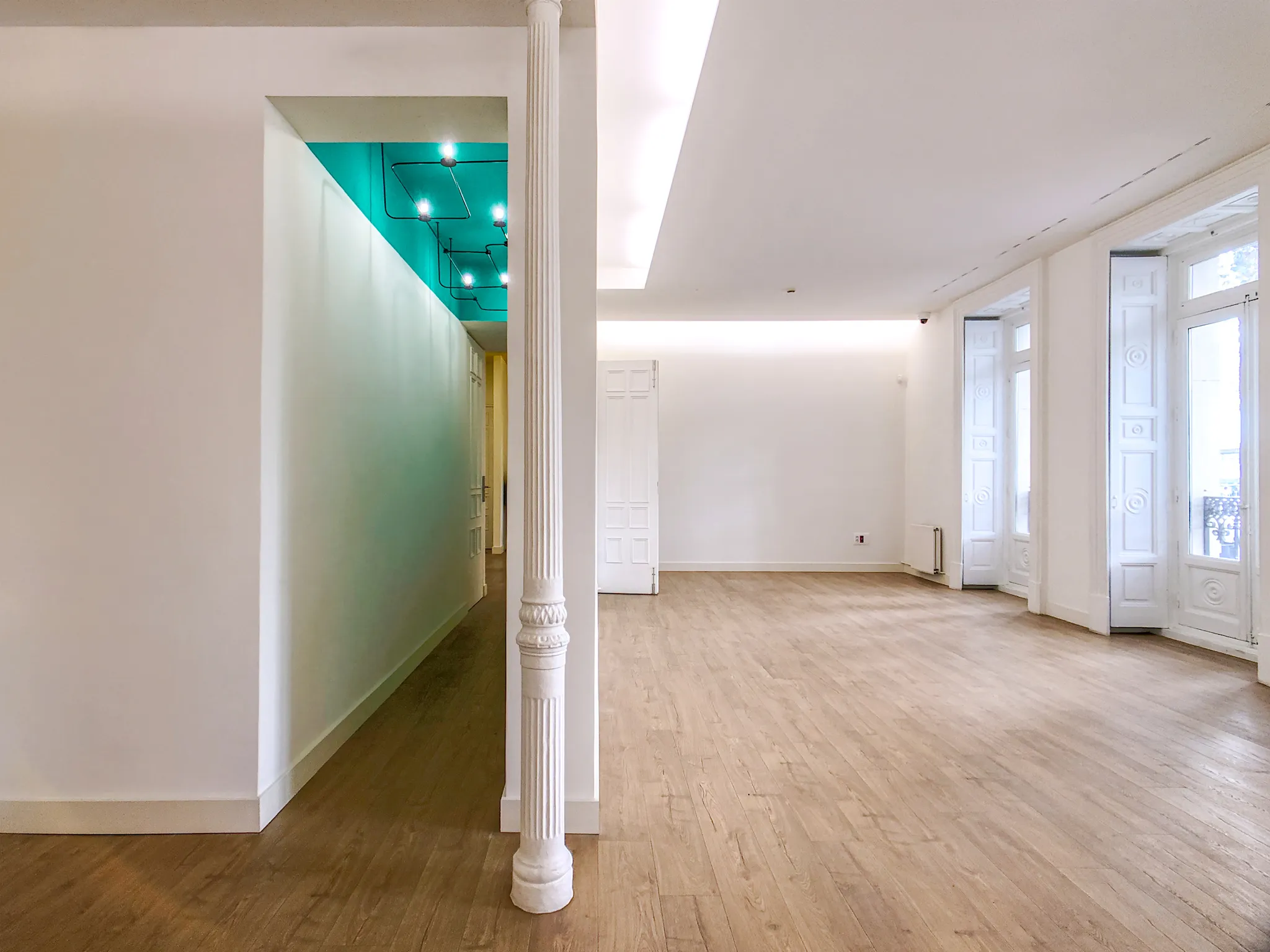 Sala conferencias sin muebles. - Oficinas Antropológico | Galería de arquitectura Handmade Architecture