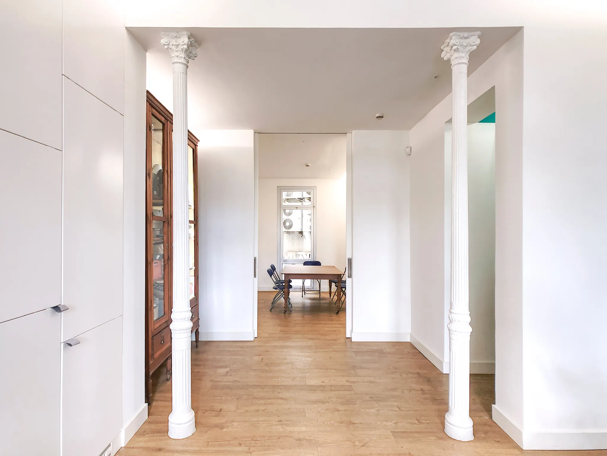 Vista frontal sala reuniones 2. - Oficinas Antropológico | Galería de arquitectura Handmade Architecture