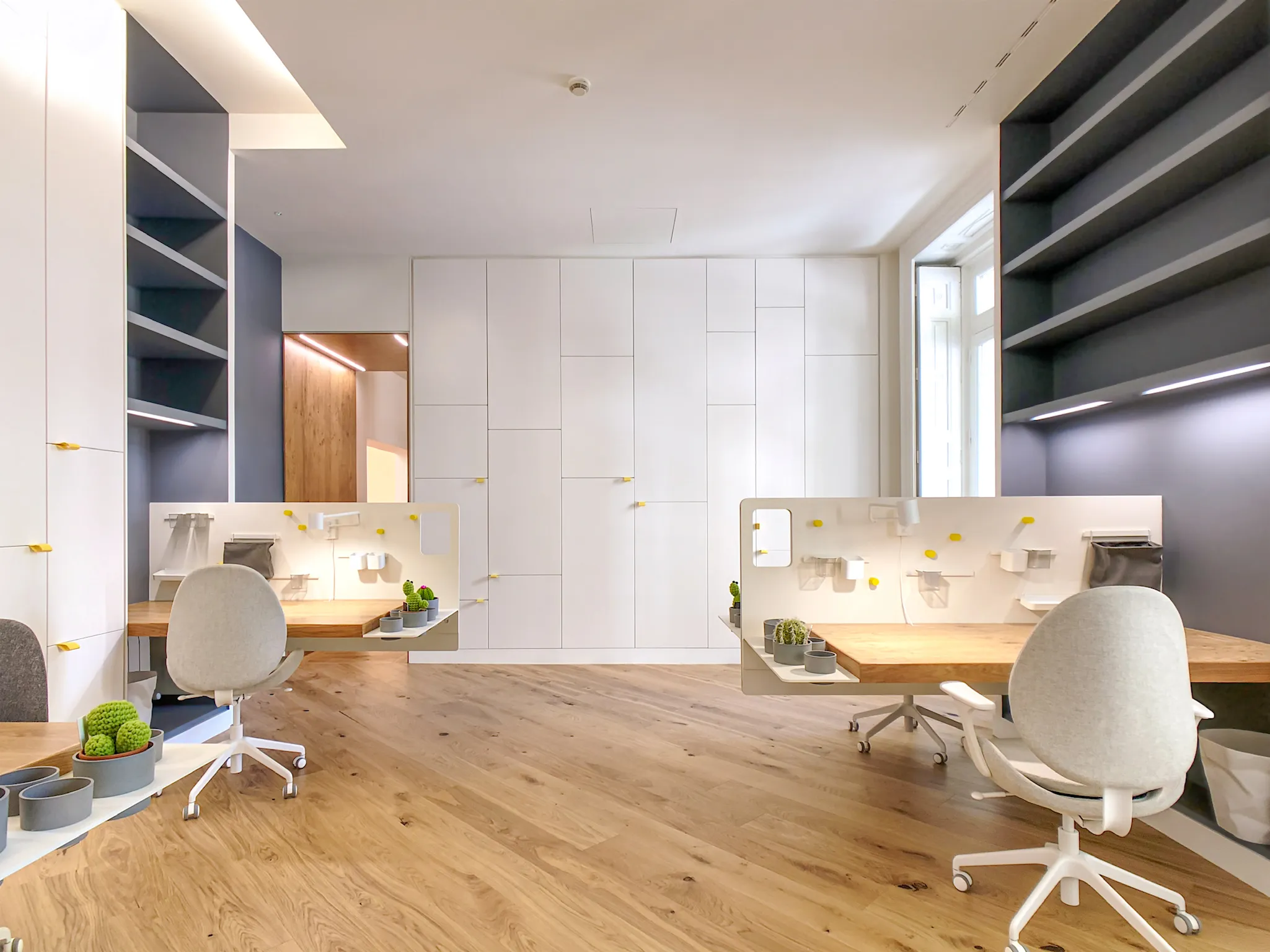 Vista frontal oficinas gris. - Oficinas Antropológico | Galería de arquitectura Handmade Architecture