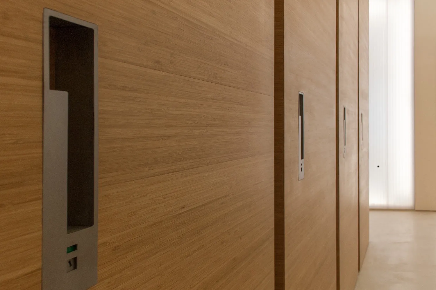 Detalle tiradores puertas. - Salon de Reinos | Galería de arquitectura Handmade Architecture